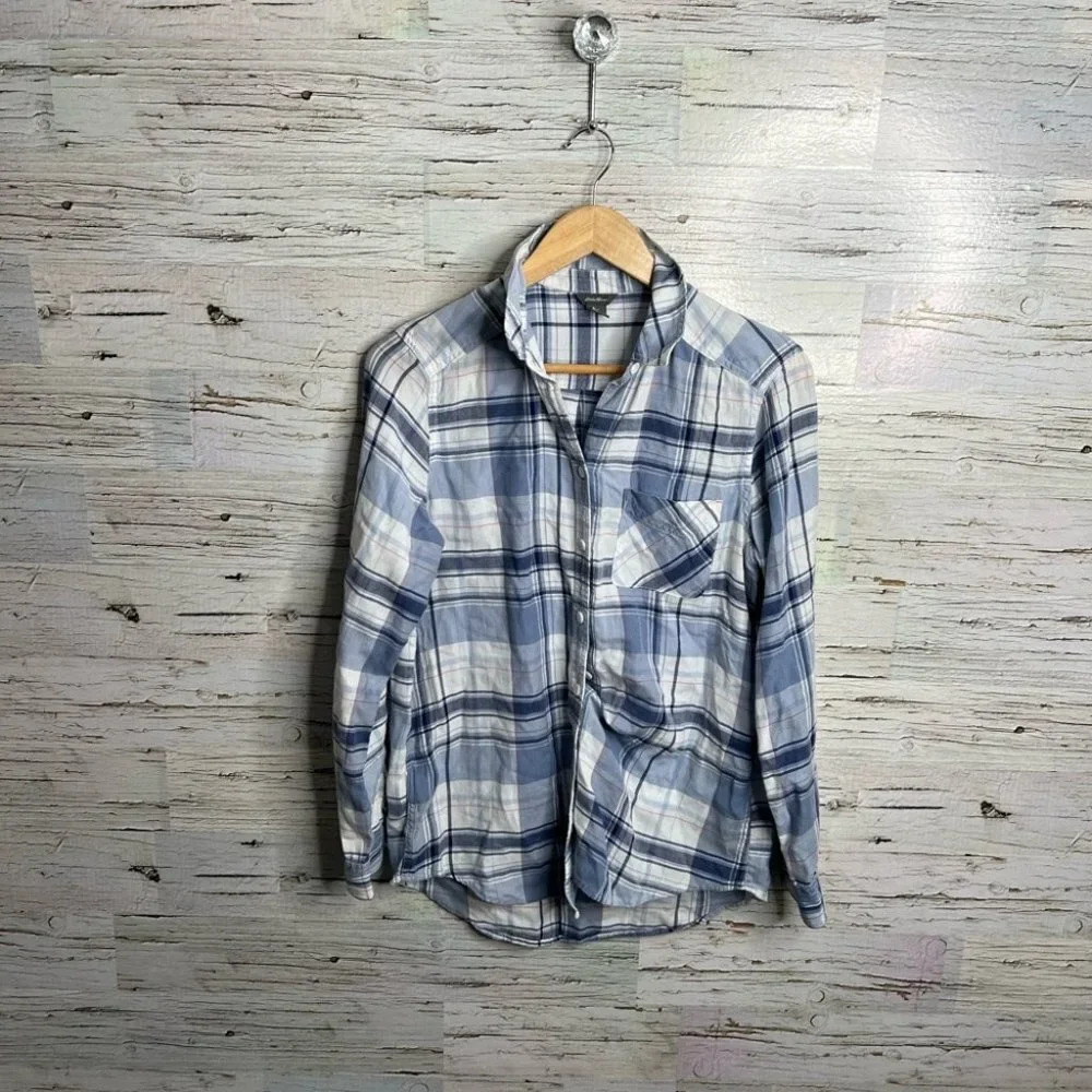 Eddie bauer blue  white plaid button down shirt size medium